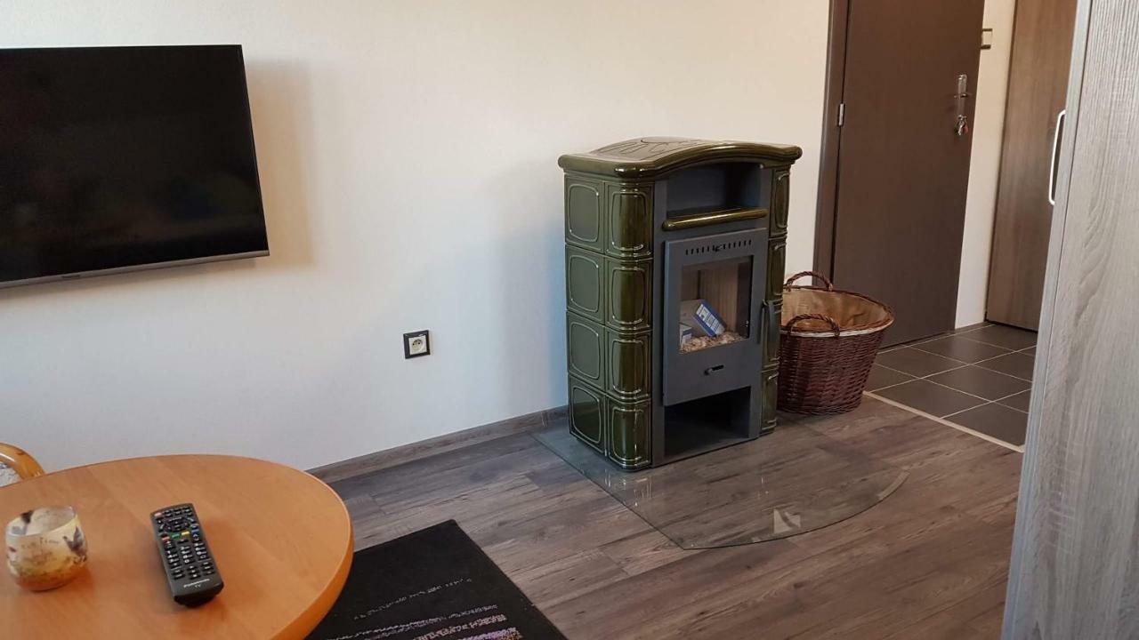 Room With A High Tatras View And Fireplace Štrba Eksteriør bilde